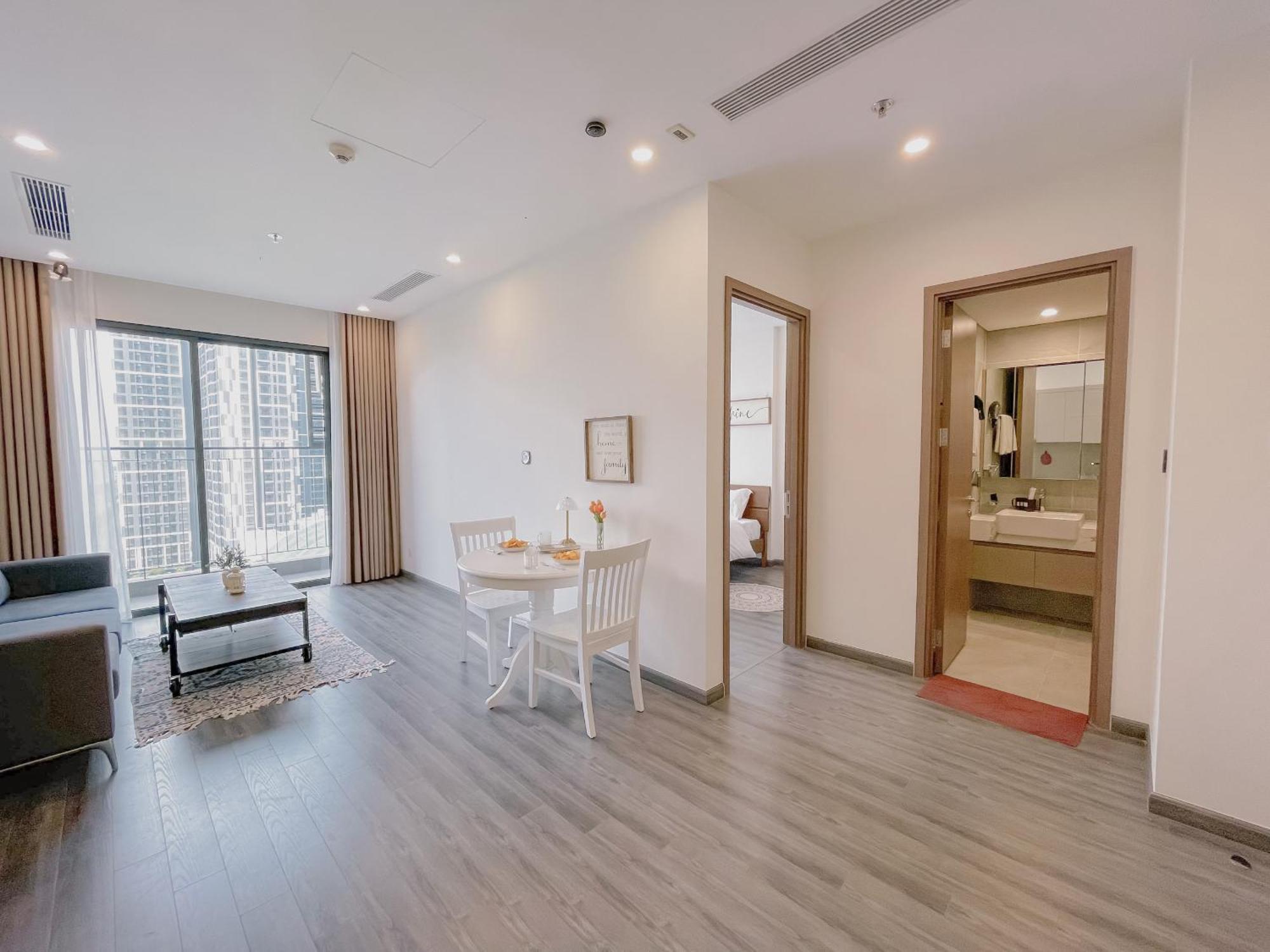 Deluxe 1-bedroom And 1-living Free Gym Căn hộ Hà Nội